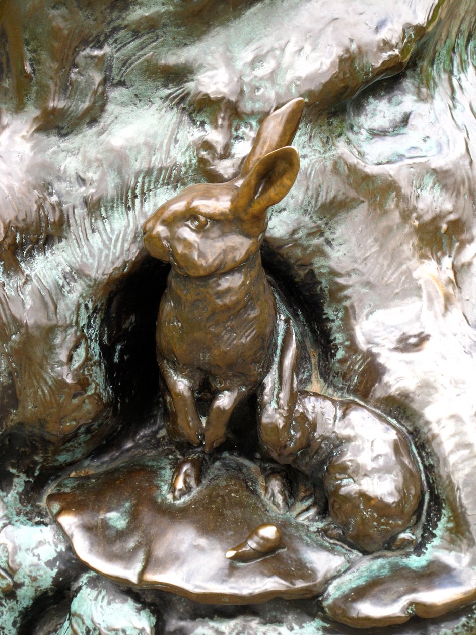 Conejos, detalle de la estatua de Peter Pan, 1912 de George James Frampton