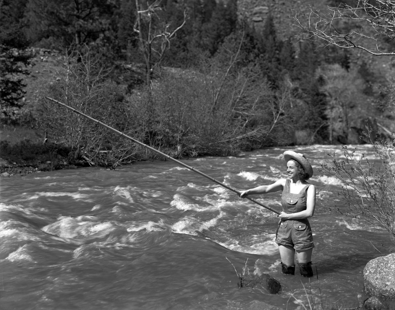 Niña pescando, c.1935 de George Lytle Beam