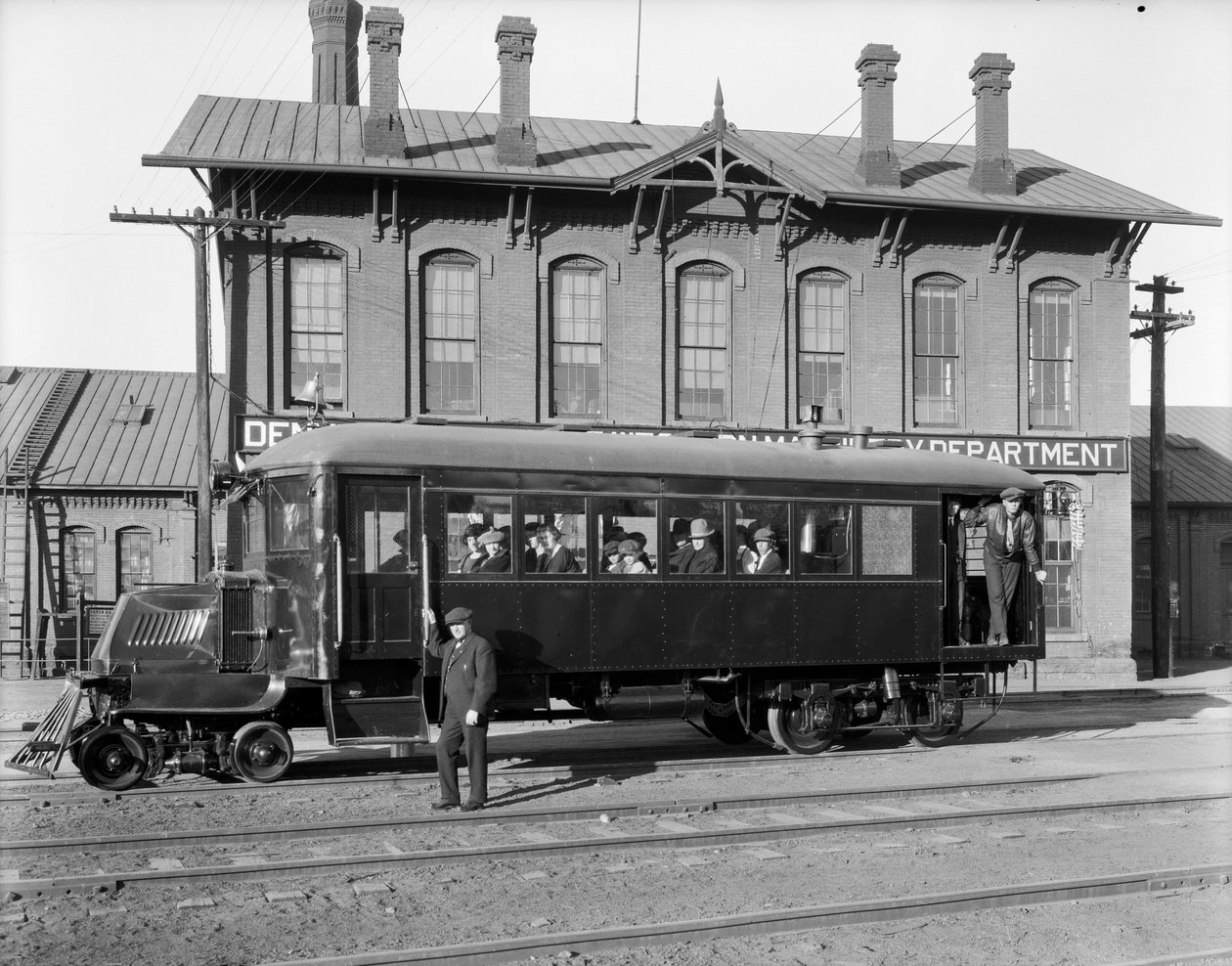 Ferrobús Mack en prueba en DundRGW Burnham Shops, 1926 de George Lytle Beam