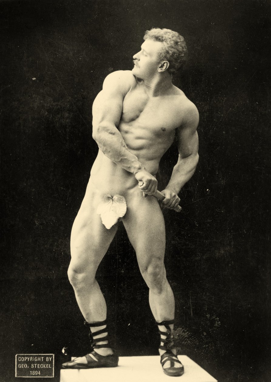 Eugen Sandow desenvainando su espada, en pose clásica grecorromana antigua, c.1894 de George Steckel