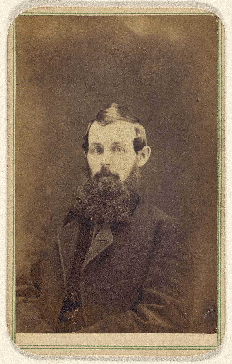 [Hombre no identificado con barba completa, sentado] de George A. Lenzi
