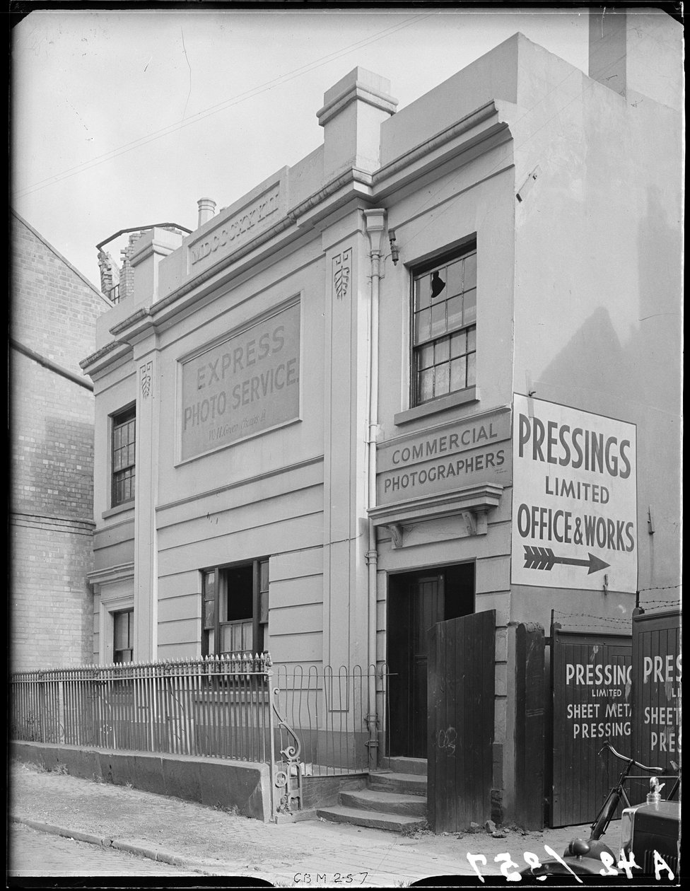 Escuela de Caridad de Baker Billing y Crow, Cow Lane, Coventry, 1941 de George Bernard Mason
