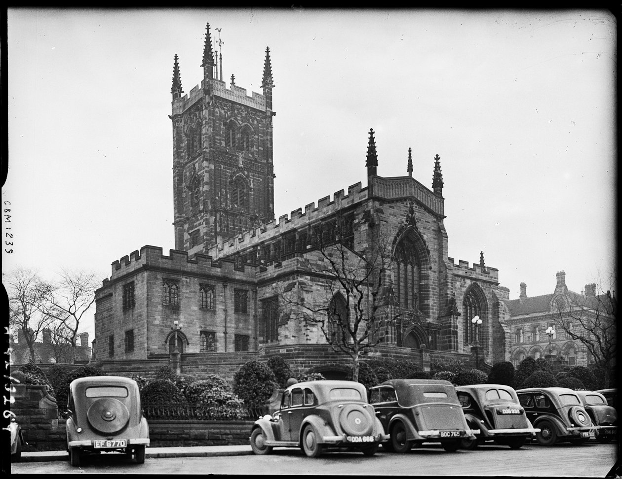 Iglesia colegiata de San Pedro, Lich Gates, Wolverhampton, primavera de 1942 de George Bernard Mason