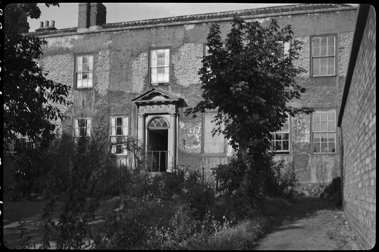 Hotel Clarence, Lead Yard, Darlington, 1942 de George Bernard Wood