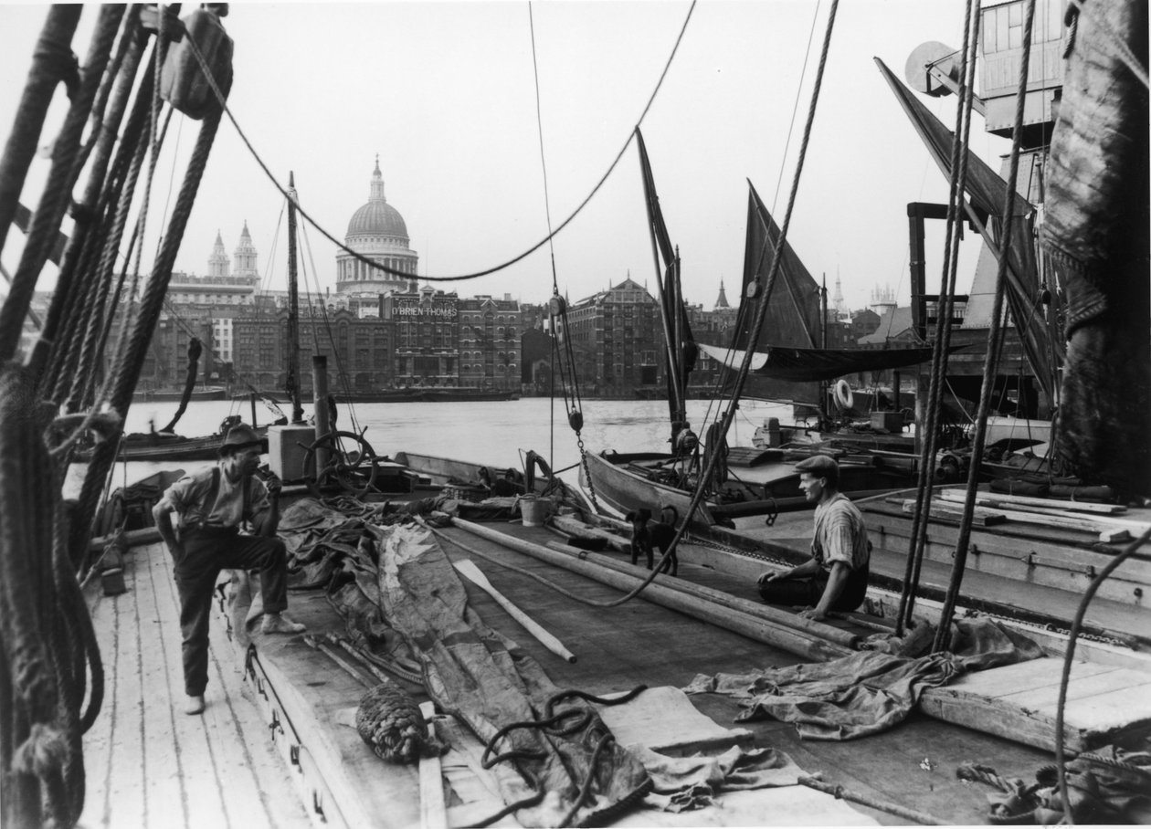 Hombres en una barcaza del Támesis, South Bank, Lambeth, Londres de George Davison Reid