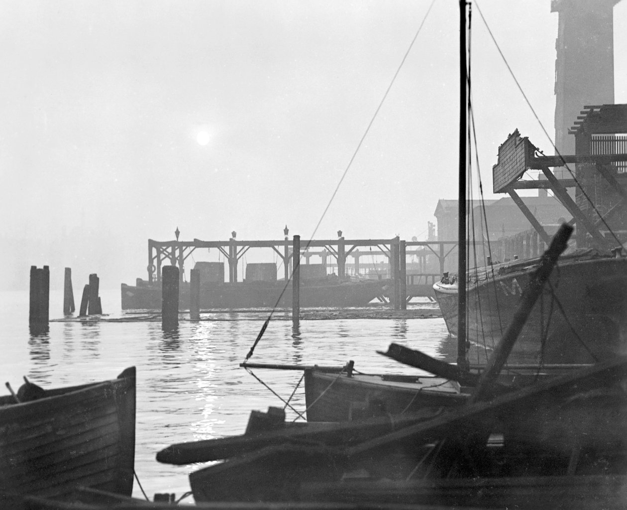Amanecer sobre el muelle de Lambeth mirando al este, Londres, principios de los años 1930 de George Davison Reid