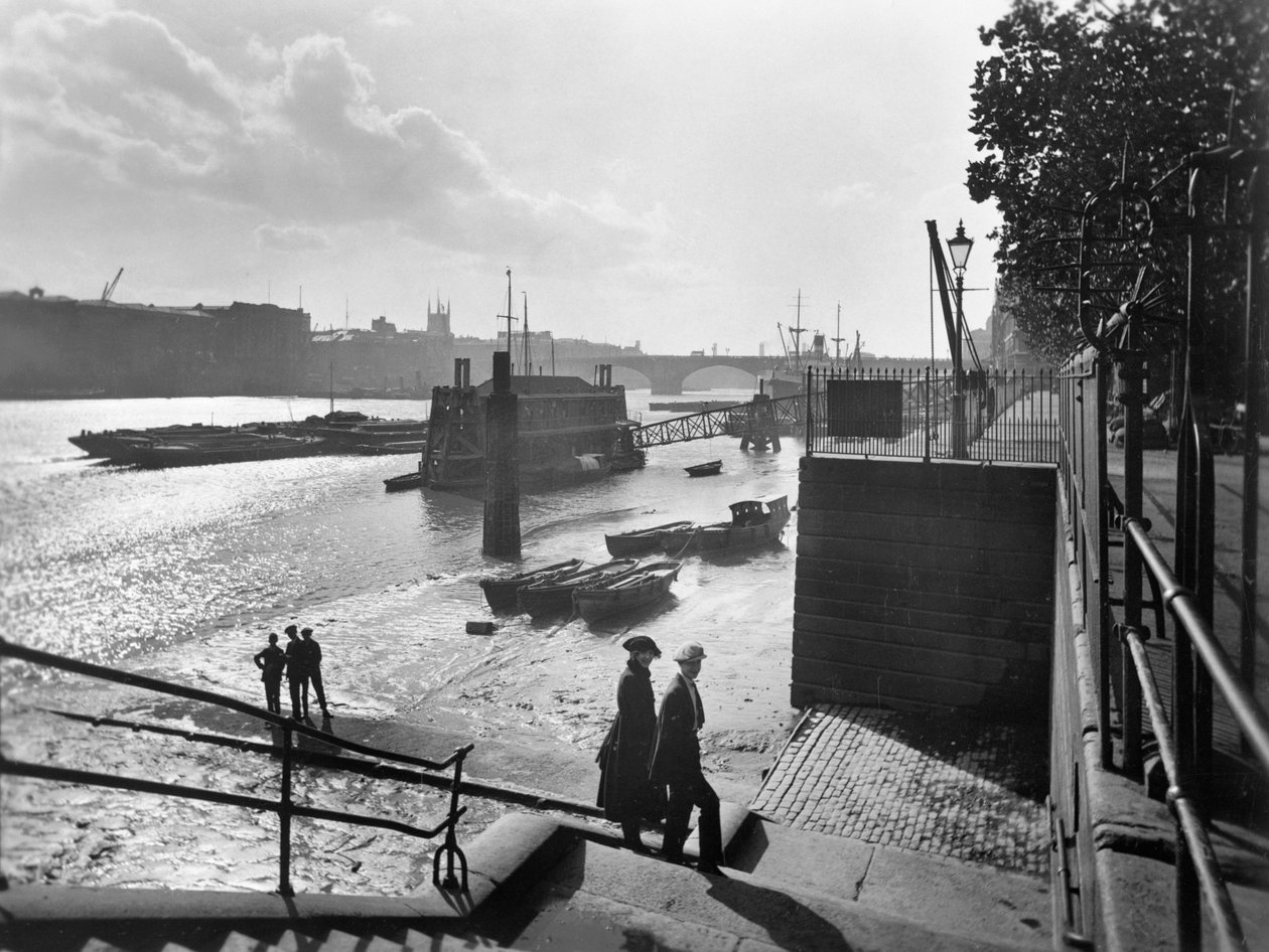 Vista río arriba desde cerca de la Puerta del Traidor, Ciudad de Londres de George Davison Reid