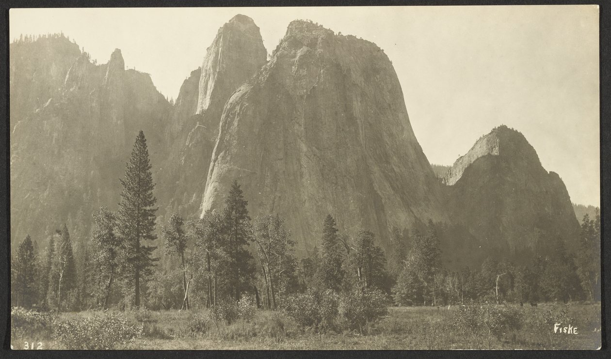 Cathedral Rocks, 2600 pies de George Fiske