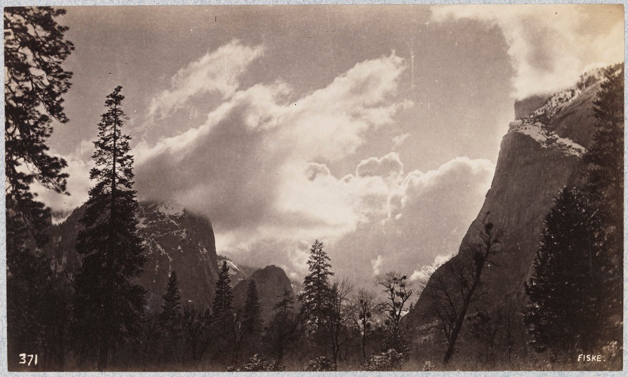 Valle de Yosemite, con nubes de George Fiske