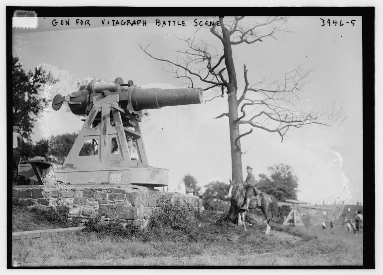 J. Stuart Blackton a caballo durante el rodaje de la película de los estudios Vitagraph "Battle Cry of Peace" de George Grantham   Bain News Service Bain