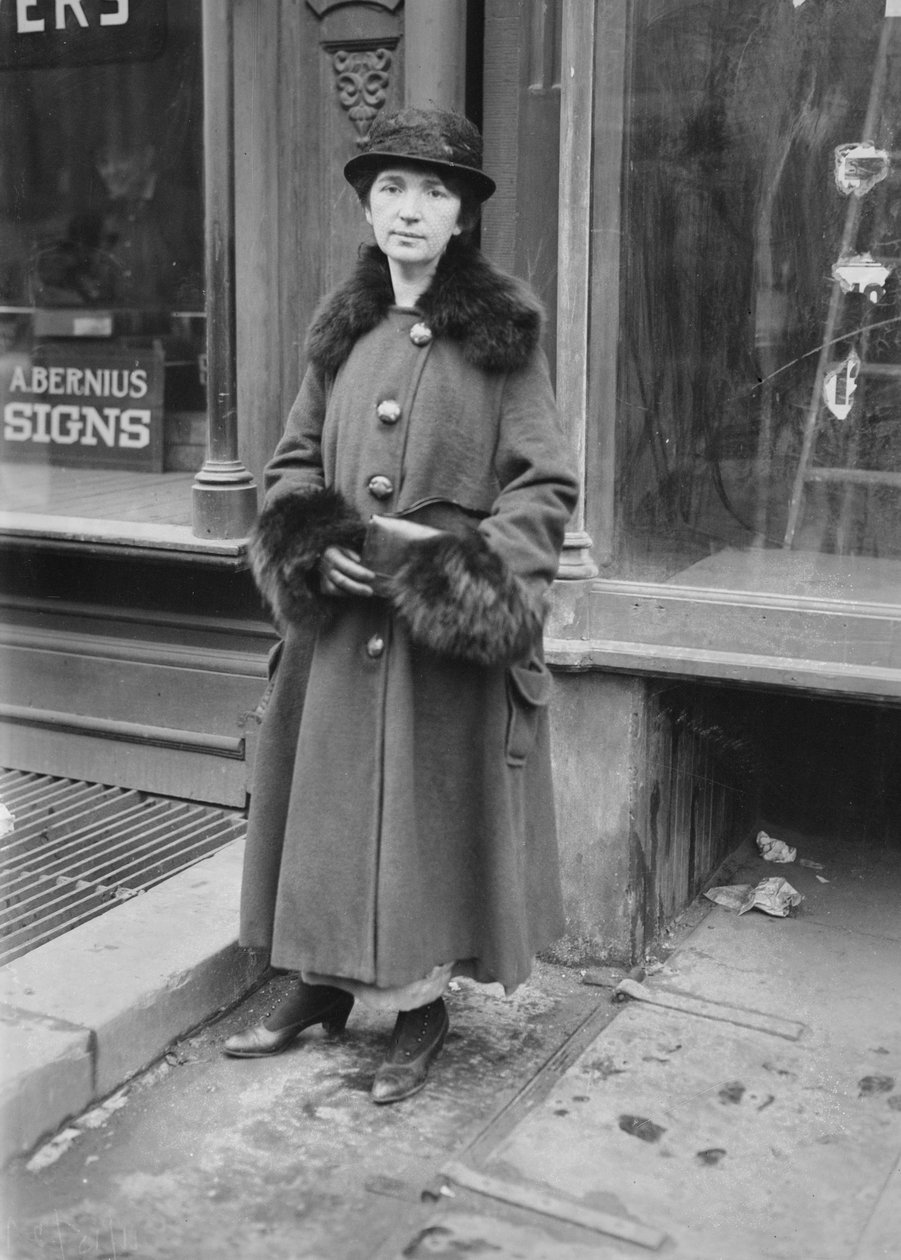 Margaret Sanger, culpable de violar el código penal estatal al operar la primera clínica de control de natalidad, 1917 de George Grantham Bain