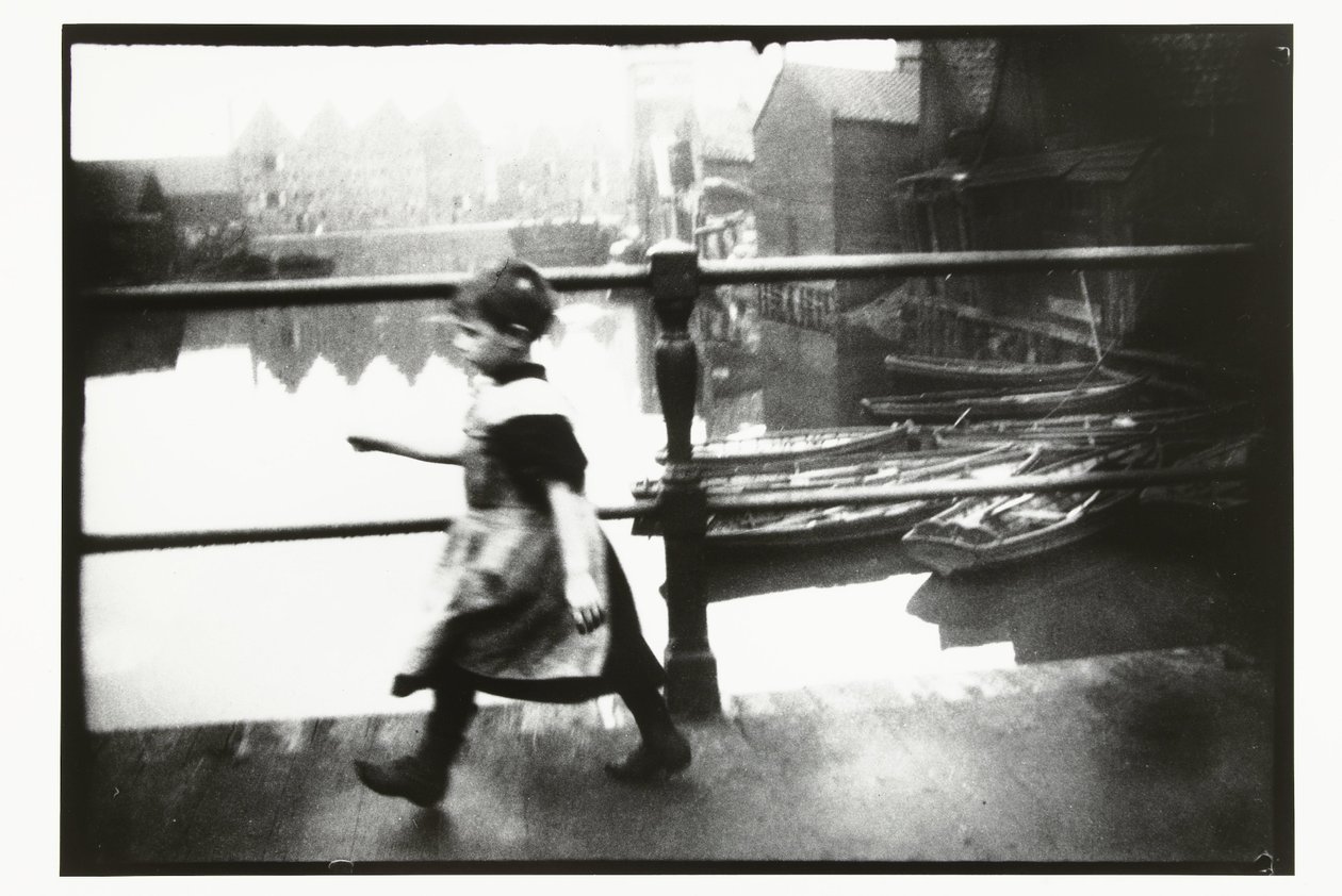 Muchacha en el puente de Prinseneiland en Ámsterdam de George Hendrik Breitner