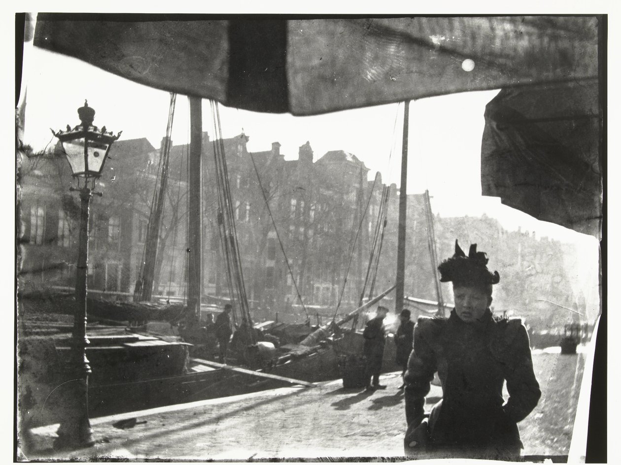 Retrato de una mujer paseando por el Prinsengracht de Ámsterdam de George Hendrik Breitner