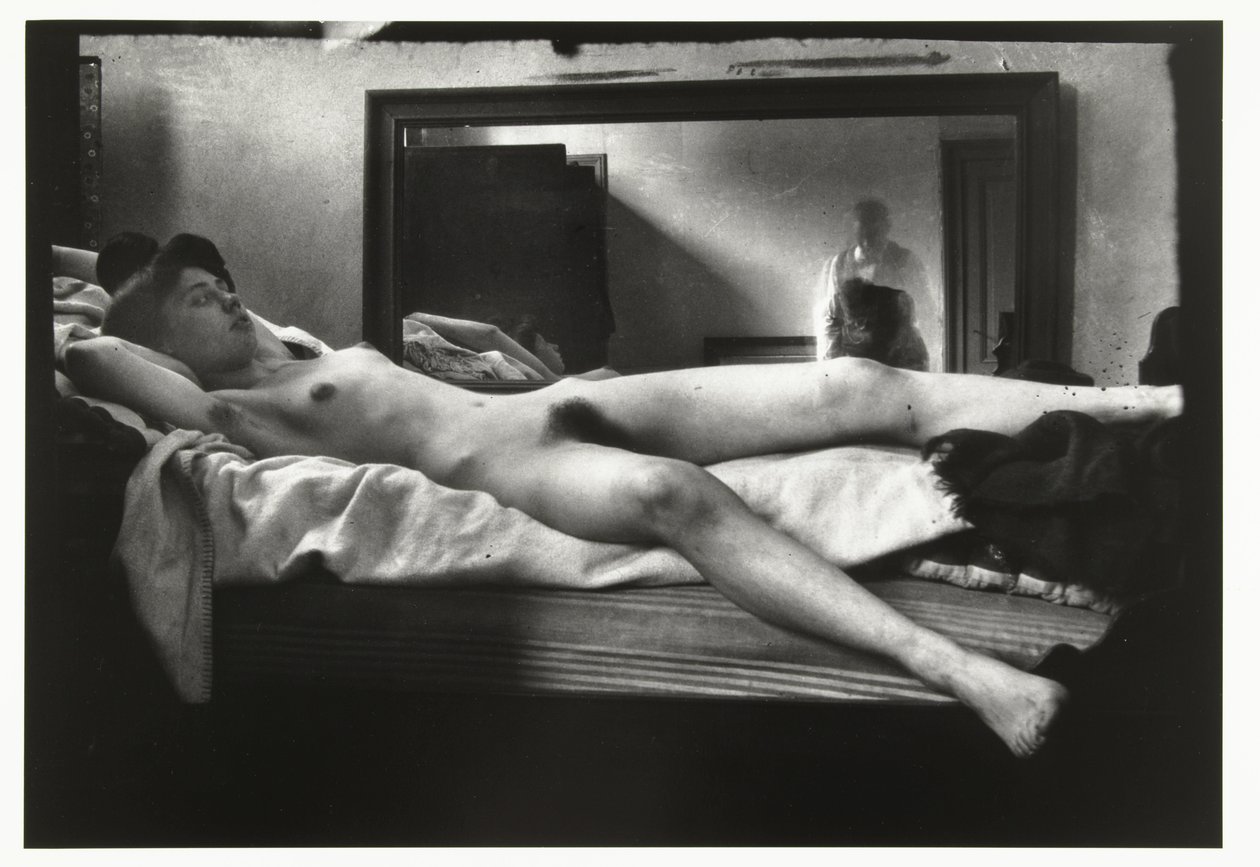 Retrato de un desnudo femenino con la fotografía de Breitner en el espejo de George Hendrik Breitner