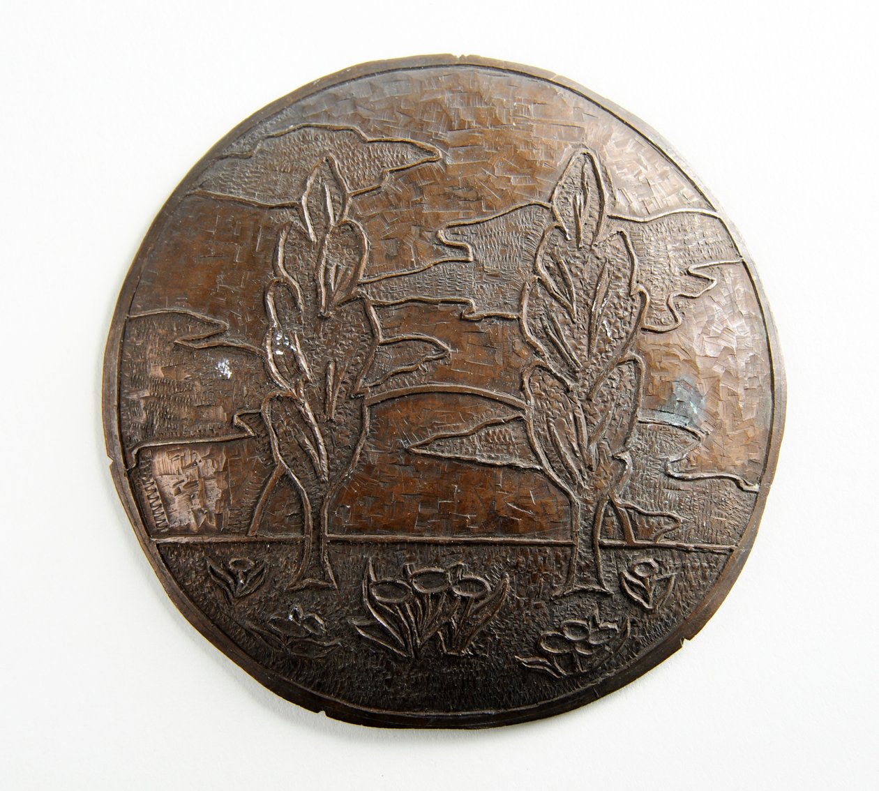 Placa convexa con árboles, nubes y flores de George James Frampton