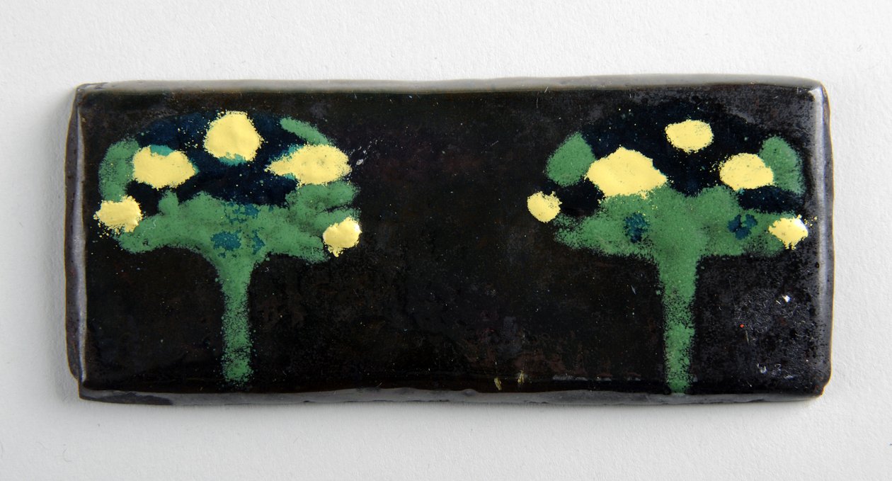 Placa de esmalte con dos árboles de George James Frampton