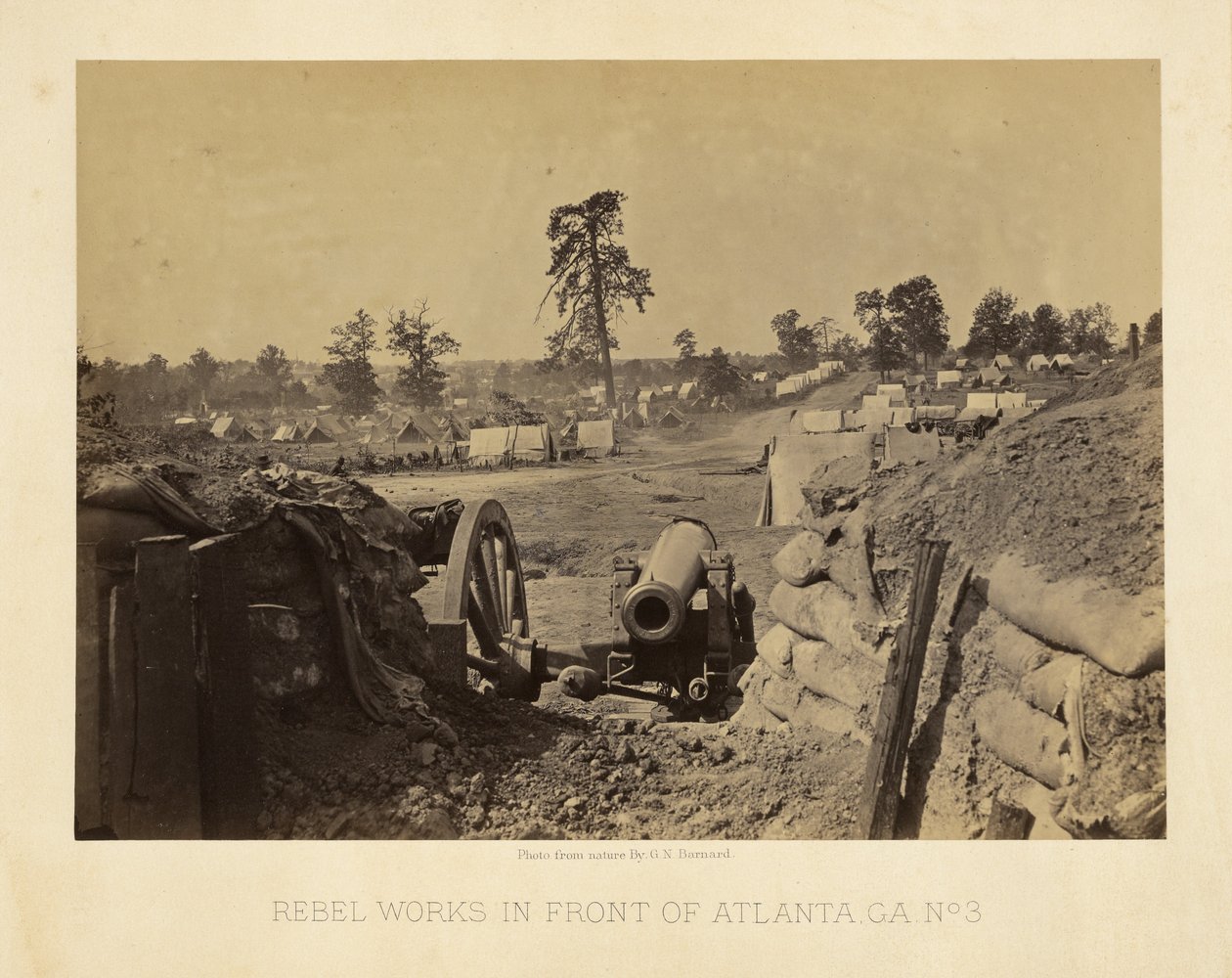 «Rebel» trabaja frente a Atlanta (Georgia), n.º 3 de George N. Barnard