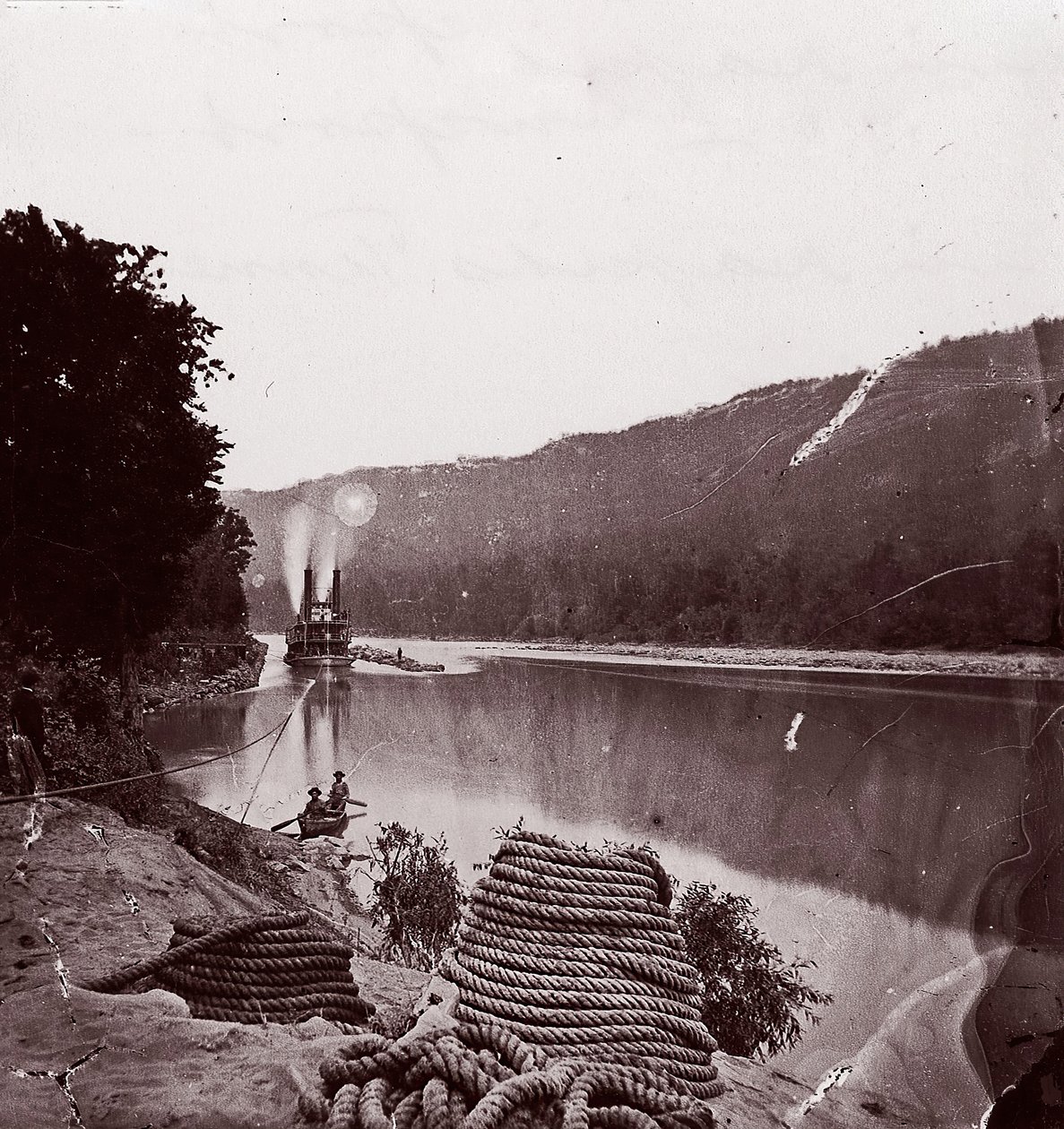 Transporte de EE.UU. en rápidos, río Tennessee, El Suck - río Tennessee debajo de Chattanooga..., ca. 1864 de George N. Barnard