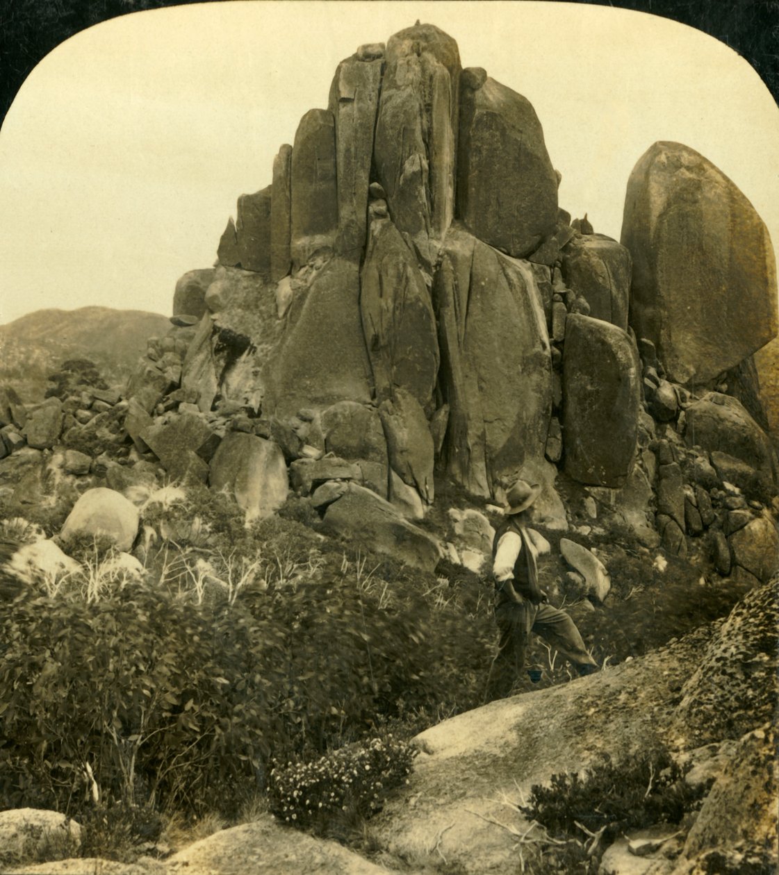 Roca Catedral, Buffalo Ranges, Victoria, Australia, c. 1909 de George Rose