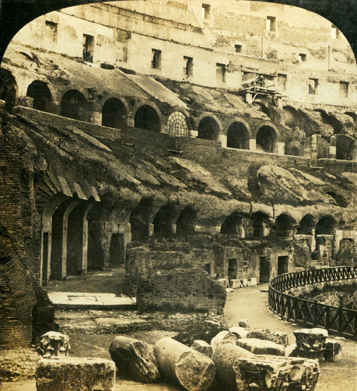 El interior del Coliseo, Roma, Italia, c1909 de George Rose