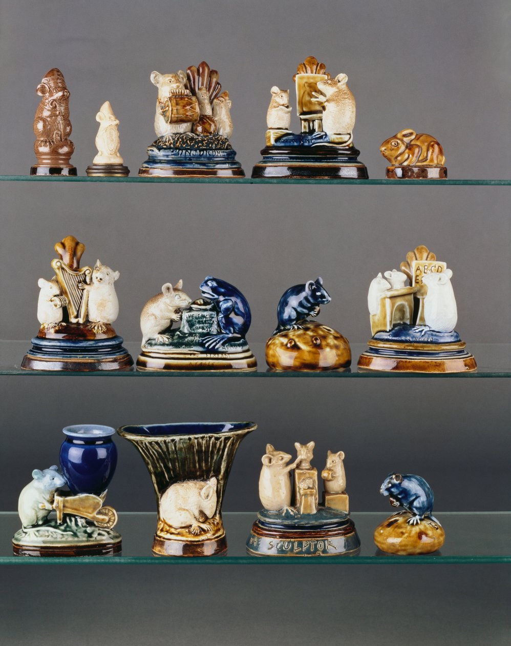 Una selección de figuras de animales modeladas por George Tinworth de George Tinworth
