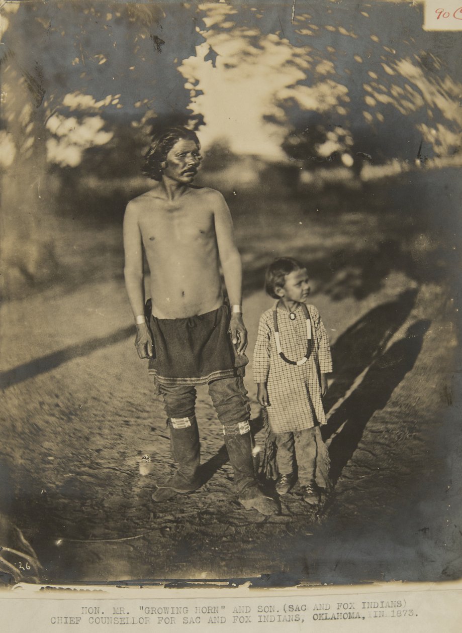 Honorable Sr. Growing Horn e hijo (indios Sac y Fox) Consejero jefe de los indios Sac y Fox, Oklahoma, en 1873 (foto) de George W. Ingalls