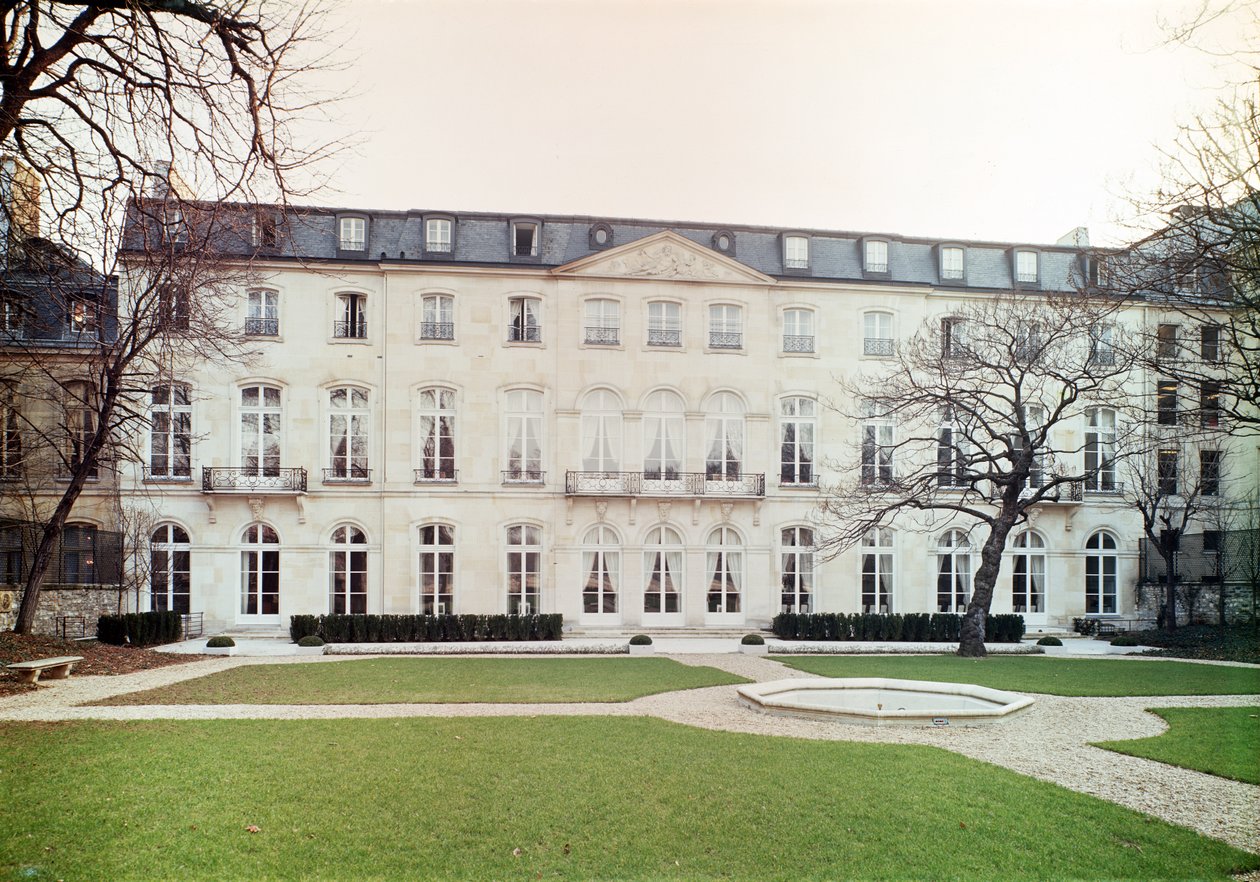 Vista de la fachada del jardín del Hotel de Beauharnais, construido en 1713 Interior del Salón Verde en el apartamento del Príncipe Eugenio de Beauharnais de Germain Boffrand