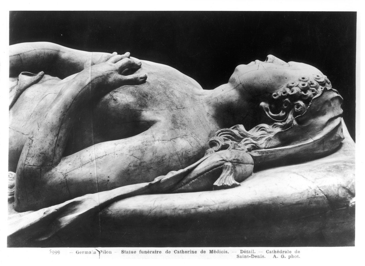 Tumba de Catalina de Médici y Enrique II, detalle de la efigie de Catalina de Germain Pilon
