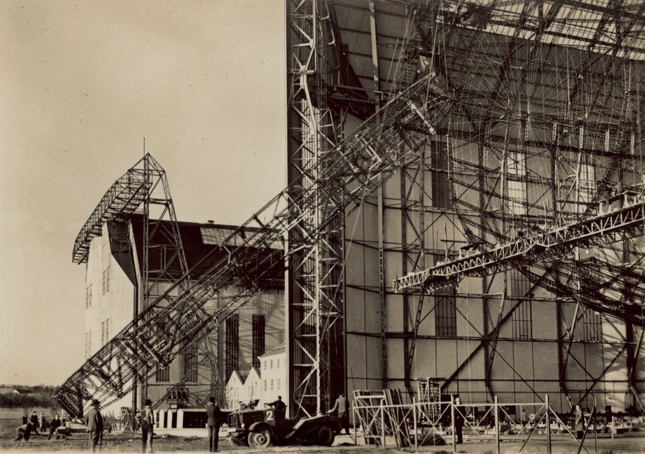 Dirigible LZ 130 en construcción (foto b/n) de German Photographer