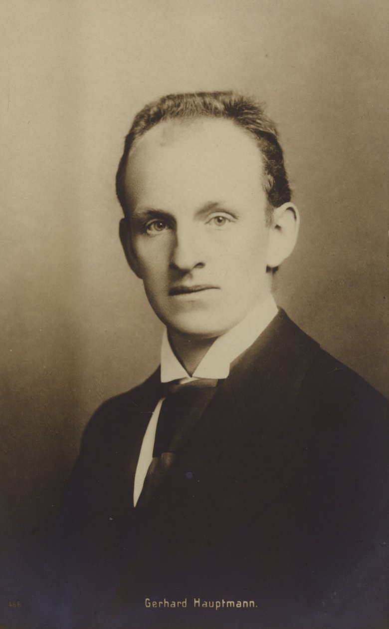 Gerhard Hauptmann (1862-1946), dramaturgo y novelista alemán (foto b/n) de German Photographer