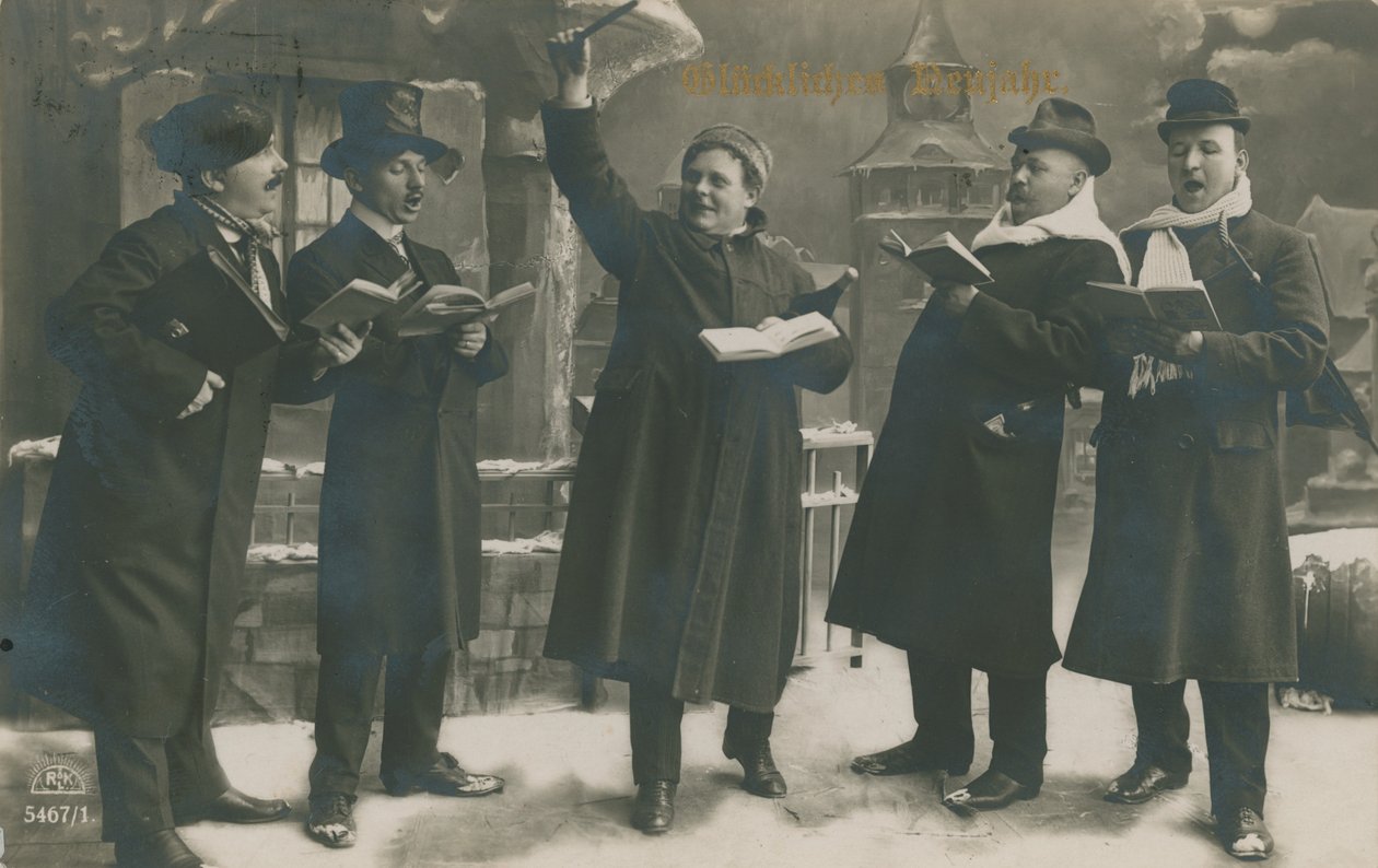 Tarjeta postal de alemanes cantando en Año Nuevo, enviada el 31 de diciembre de 1913 (foto b/n) de German Photographer