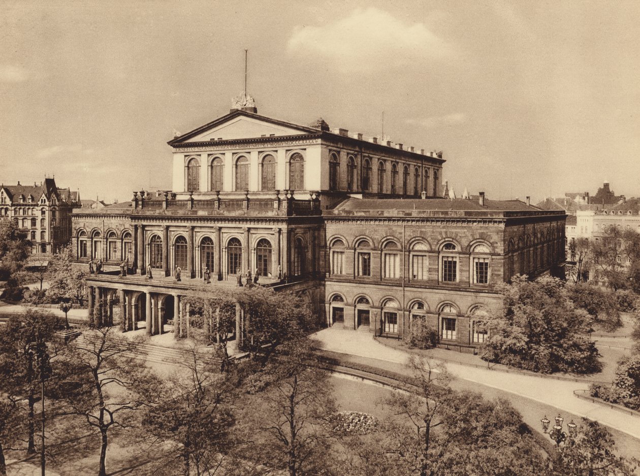 Ópera Estatal de Hannover (fotografía en blanco y negro) de German Photographer