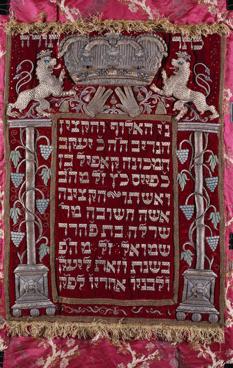 Un raro parochet alemán con joyas (cortina del arca de la Torá) de German School