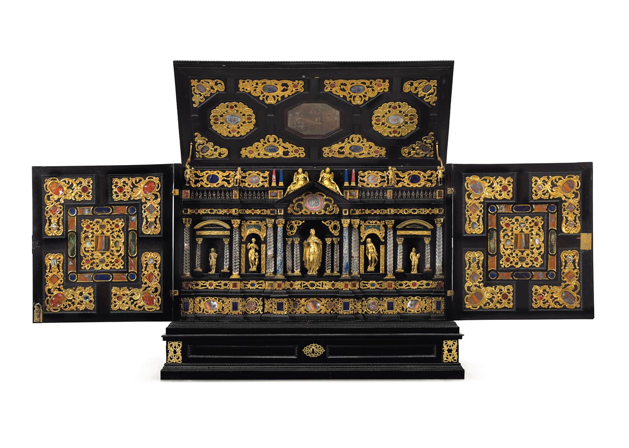 Un Gabinete de Mesa de Ébano, Madera de Rey y Ébano Ebonizado con Montura de Metal Dorado, Cristal de Roca y Piedra Dura, Augsburgo, c.1630-40 de German School
