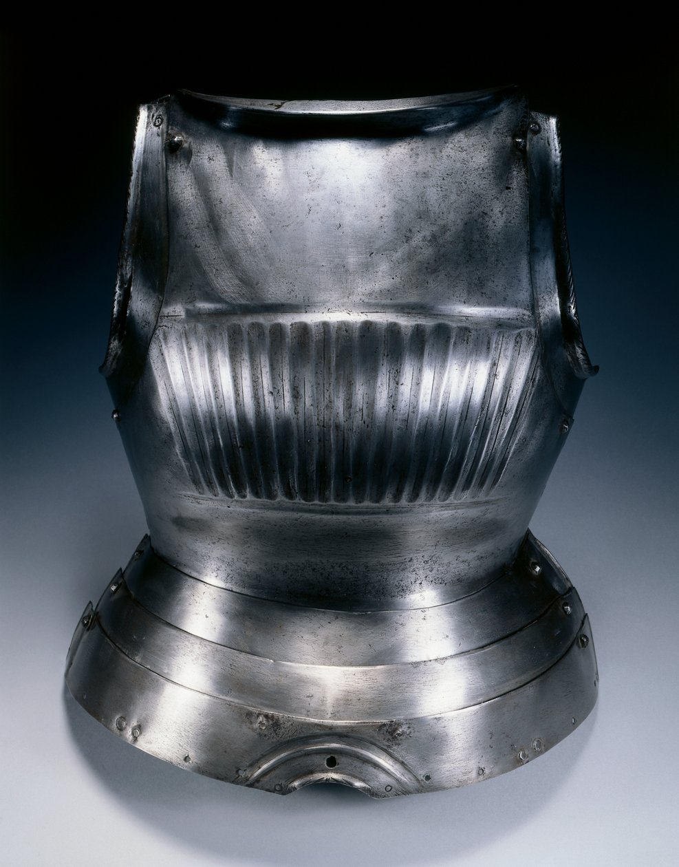 Coraza en estilo Maximiliano, c.1510-30 de German School