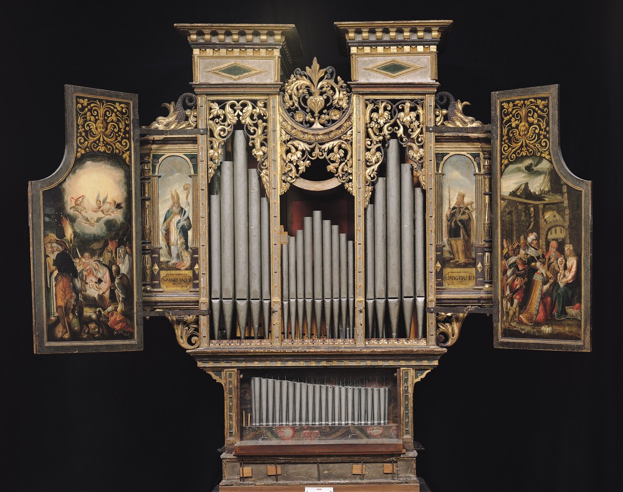 Órgano del coro con paneles abiertos de German School