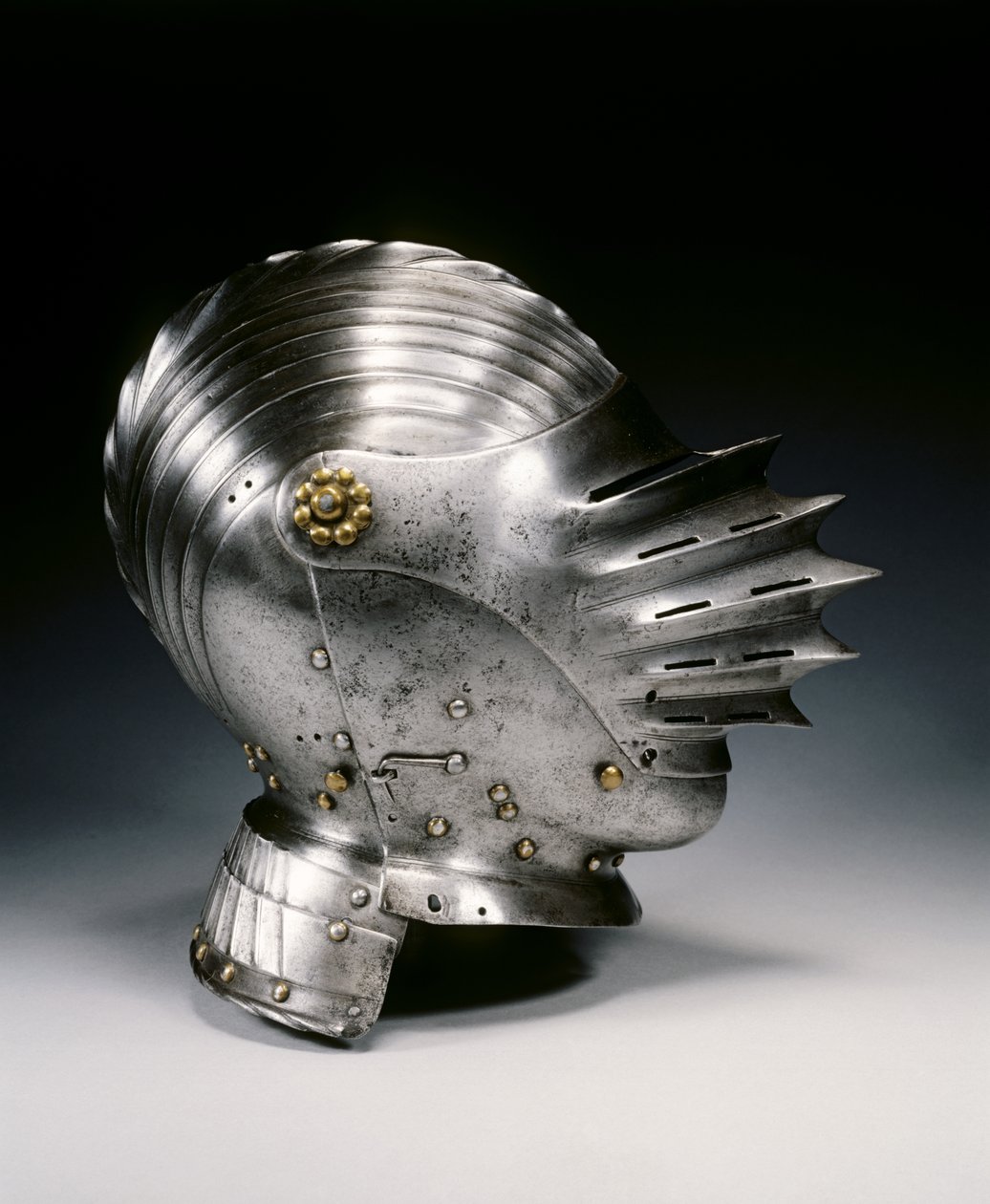 Casco cerrado en estilo Maximiliano, c.1520 de German School
