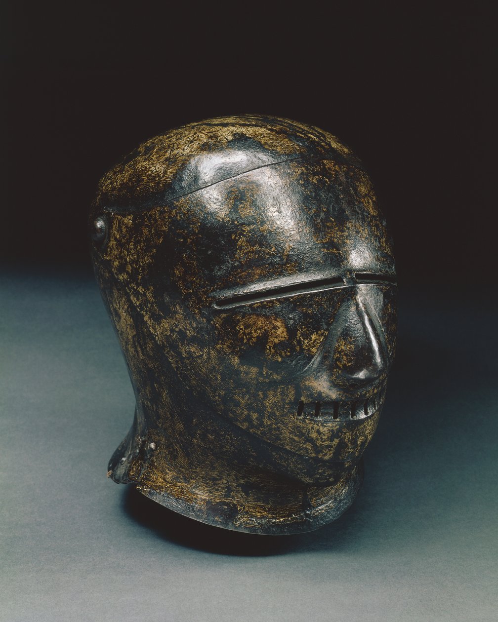 Sallet cerrado con cara grotesca, o visor Schembart, Núremberg, c.1500 de German School
