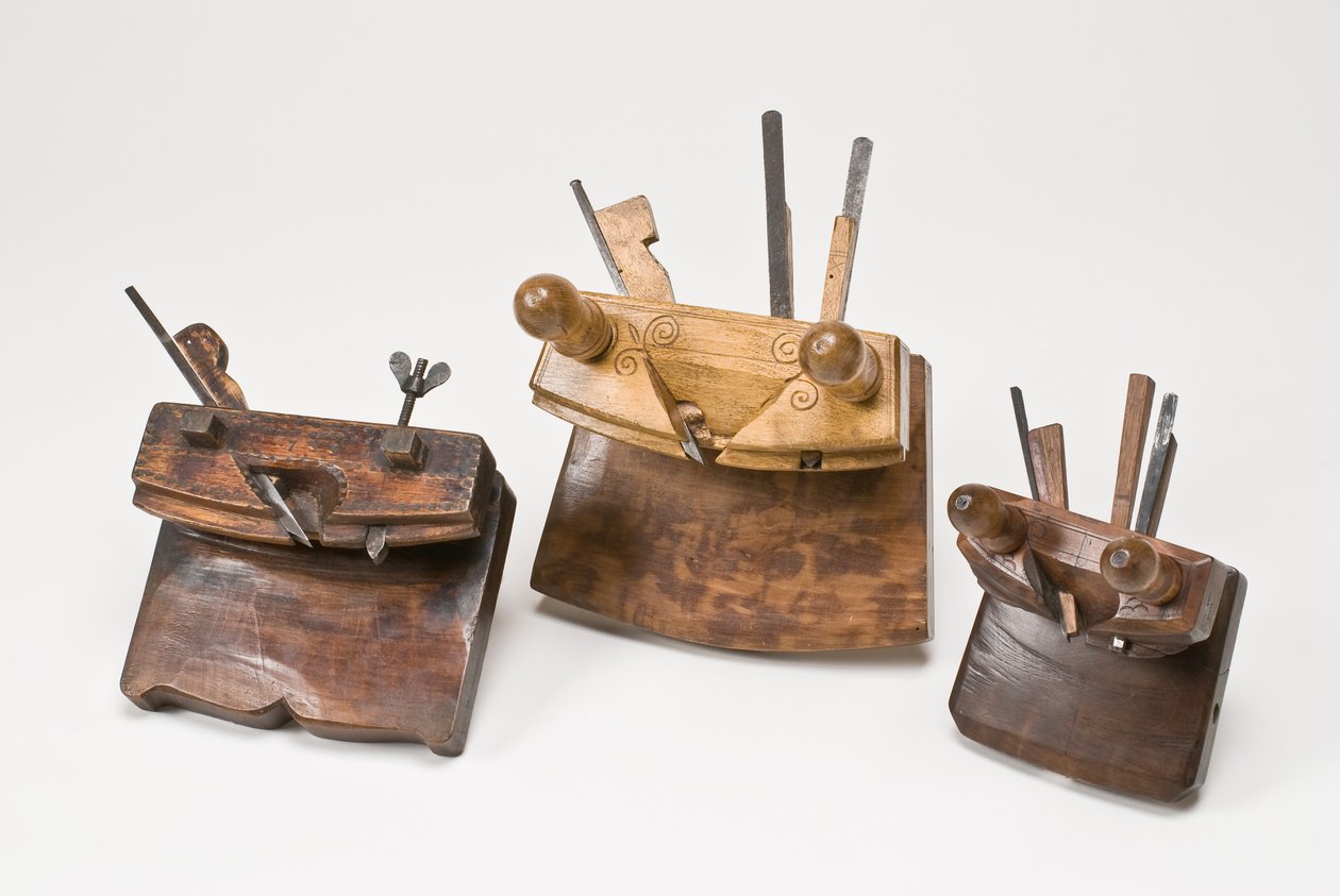 Cepillos de croze de tonelero, fechados 1735, 1842 y principios a mediados del siglo XIX de German School