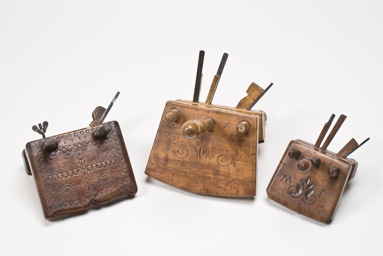 Cepillos de croze de tonelero, fechados 1735, 1842 y principios a mediados del siglo XIX de German School