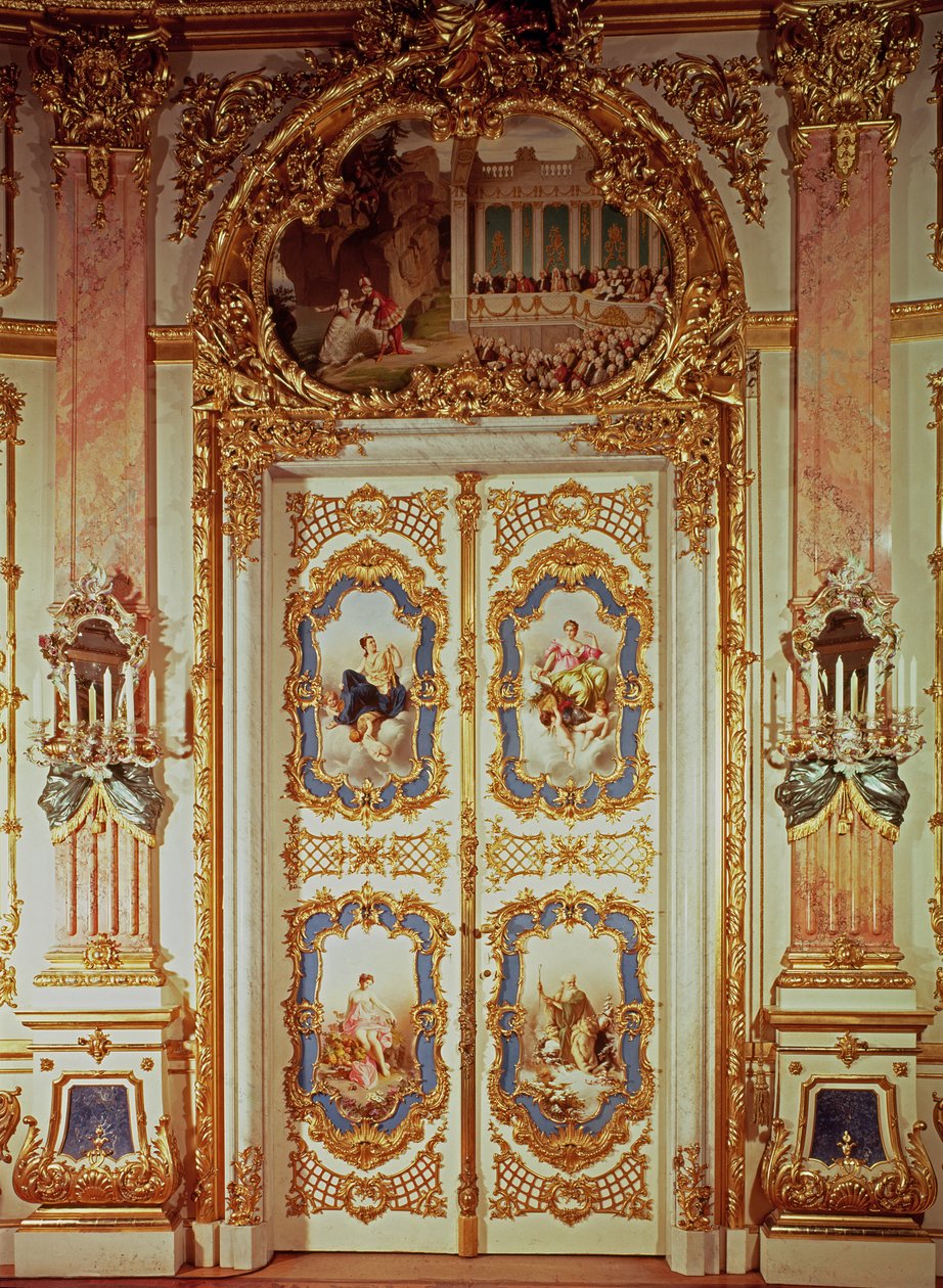 Puerta de la Sala de Porcelana con cuatro paneles que representan escenas clásicas por Meissen y uno que representa una producción teatral de German School
