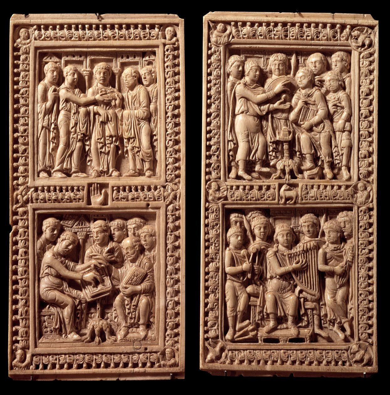 Encuadernaciones de marfil del Salterio de Dagulf: David, San Jerónimo. Fue encargado por Carlomagno al escriba Dagul (o Dagulfe) para el Papa Adriano I. Finales del siglo VIII. De Aquisgrán. París, Museo del Louvre de German School