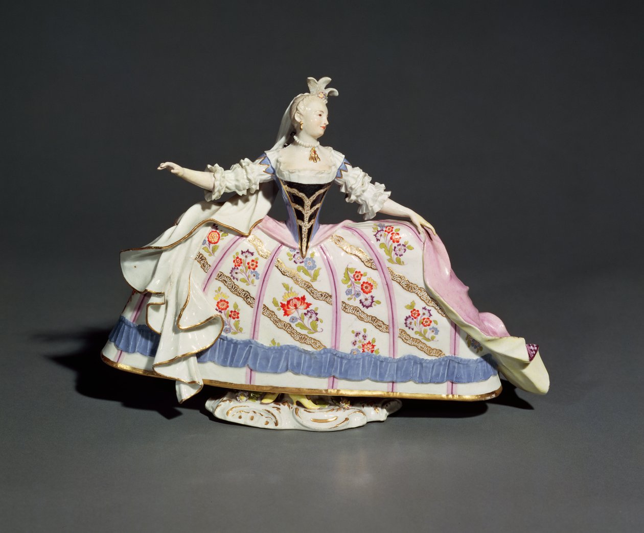 Figura de mujer de Meissen de German School