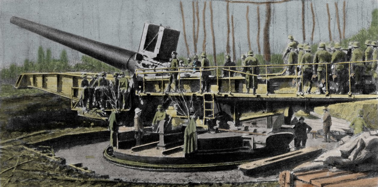 A menudo confundido con el cañón Big Bertha, el cañón de París (Wilhelmgescutae) es el más misterioso de los cañones alemanes de la Primera Guerra Mundial. Calibre 210 mm; longitud de vuelo 36 m; alcance 126 km; peso total 750 T; peso del proyectil 105 Kg  de German School