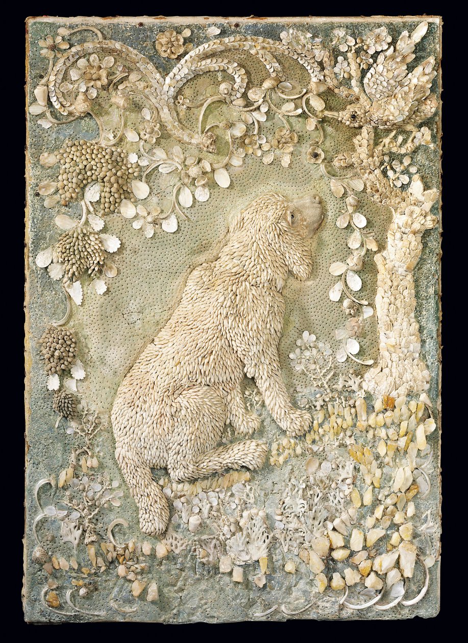 Uno de un par de perros sentados de Luis XV modelados en relieve, dentro de un entorno similar a una gruta de German School