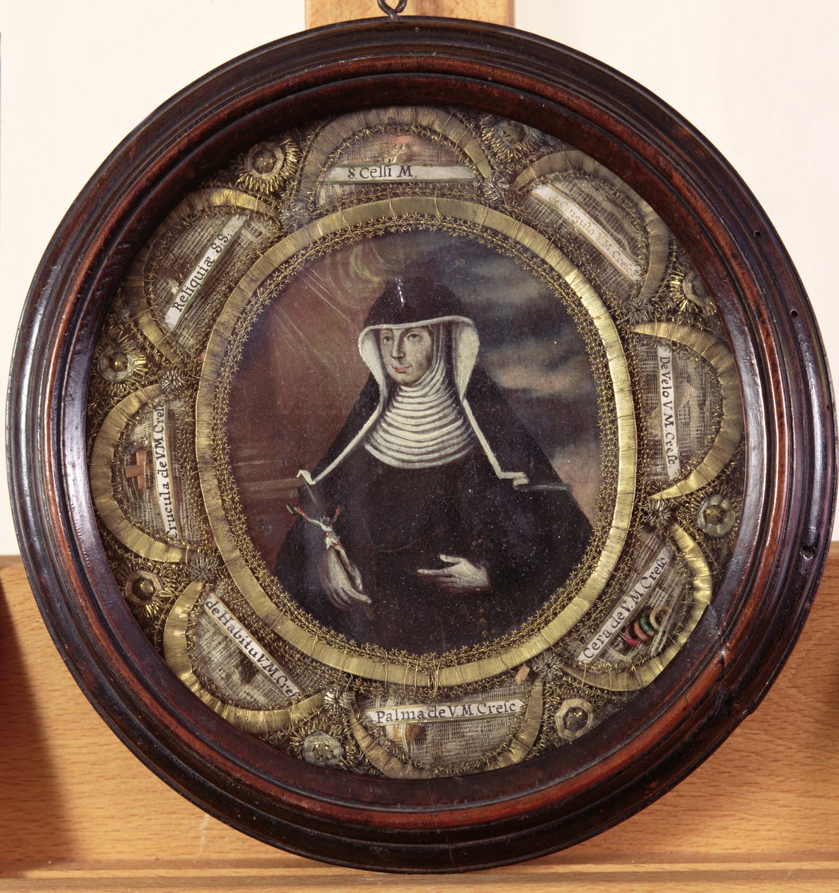 Santa María Crescentia Hoess (1682-1744) rodeada de reliquias de la santa de German School