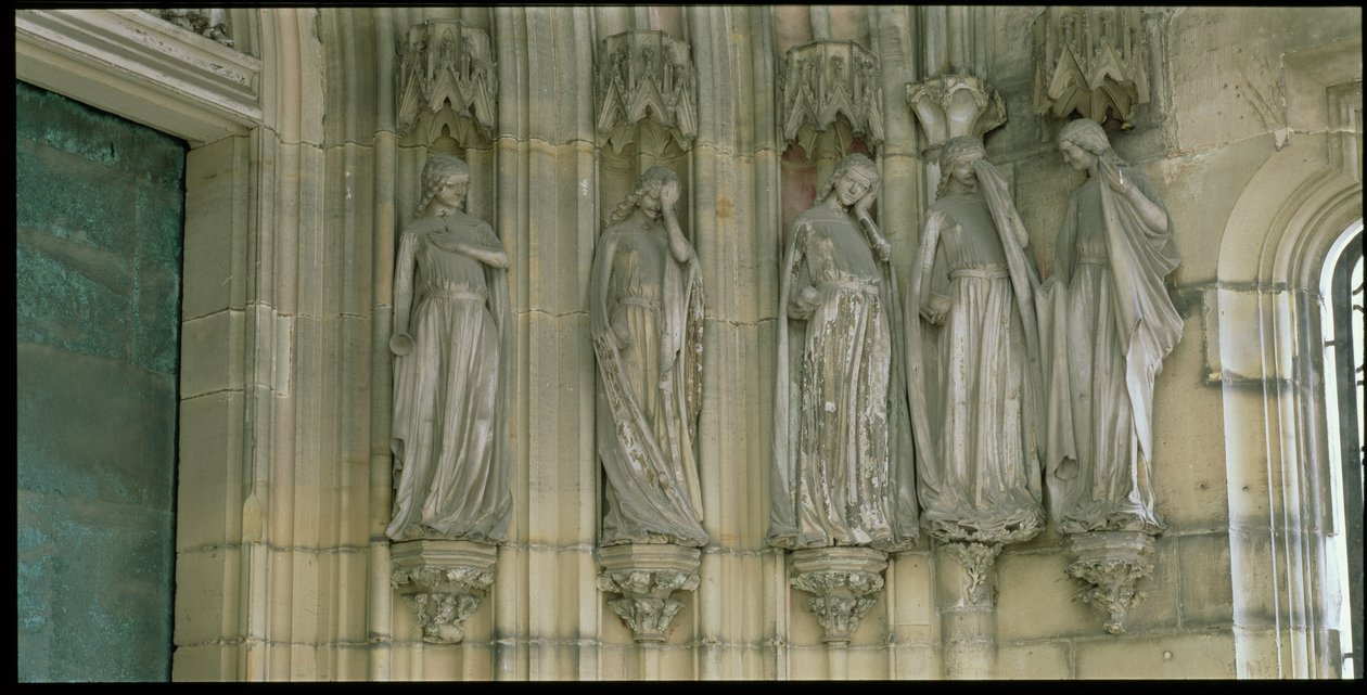 Las cinco vírgenes necias, figuras de jamba del Portal del Paraíso, figuras talladas c.1250, pórtico construido c.1350 de German School