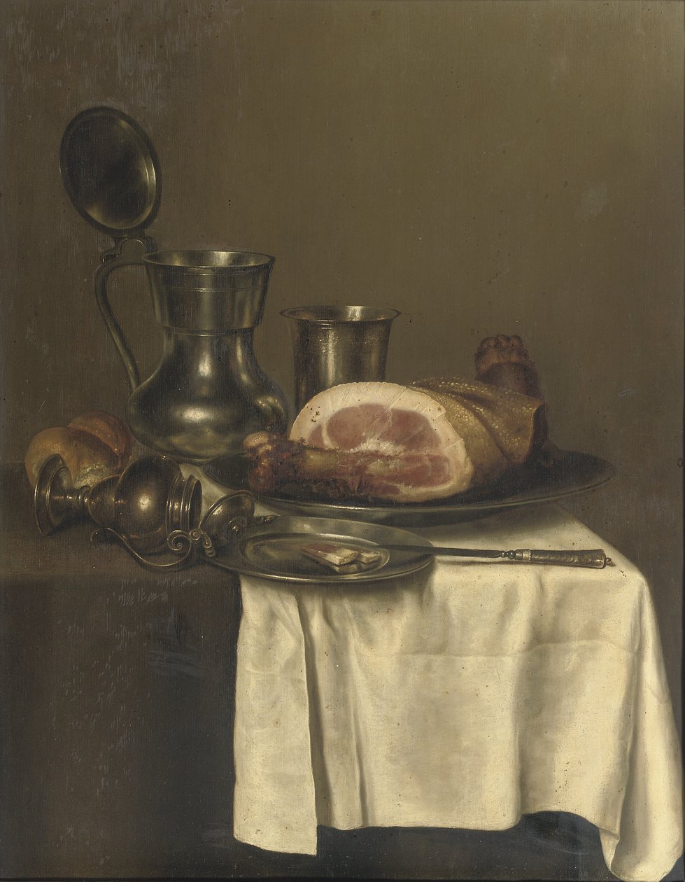 Bodegón con jarra de peltre, taza de plata, jamón en plato de plata, cuchillo en plato de peltre y un panecillo de Gerret Willemsz Heda