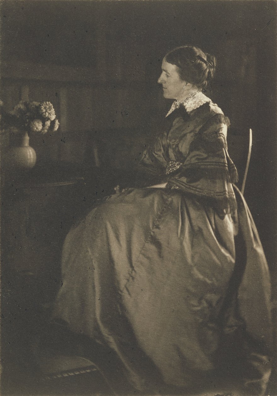 [Autorretrato con mesa y flores] de Gertrude Käsebier