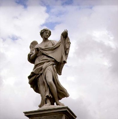 Estatua de un ángel sosteniendo la Sábana Santa de Gian Lorenzo Bernini